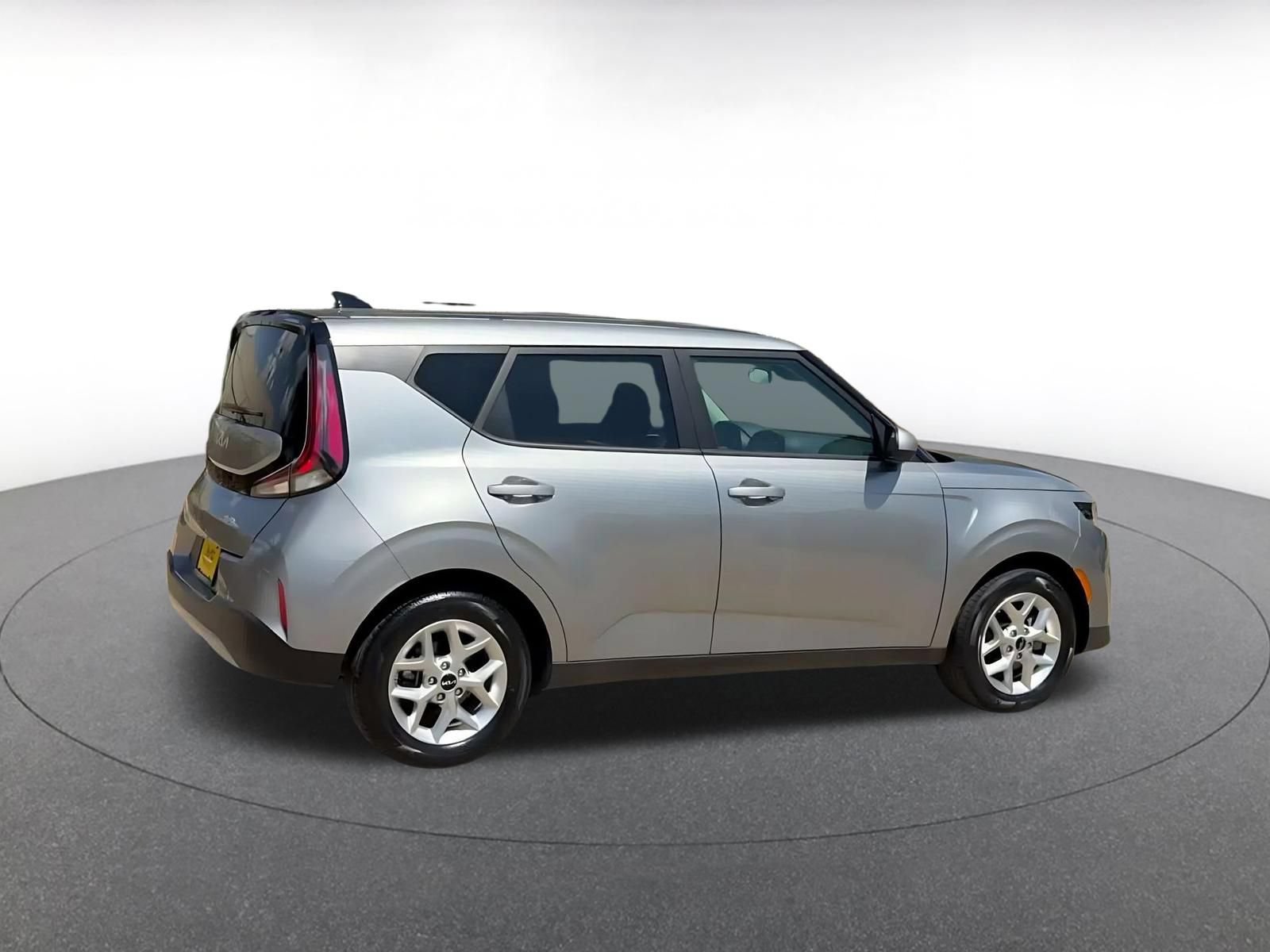 Used 2025 Kia Soul LX w/ LX Technology Package FWD image 14