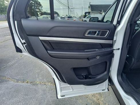 Used 2016 Ford Explorer XLT w/ Equipment Group 202A FWD image 31