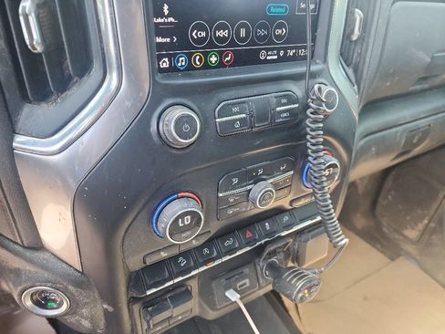 Used 2022 Chevrolet Silverado 1500 LT AWD/4WD image 9