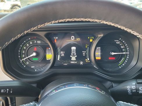 Used 2025 Jeep Wrangler Unlimited Sahara w/ Safety Group AWD/4WD image 22