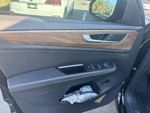 Used 2024 Volkswagen Atlas SE image 17