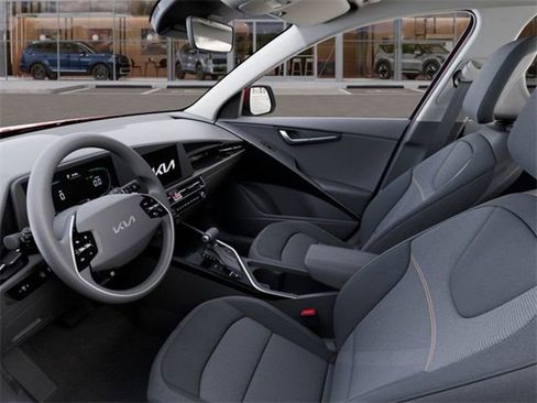 Certified 2025 Kia Niro LX FWD image 17