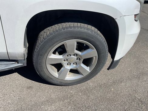 Used 2019 Chevrolet Suburban LT image 21