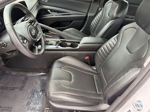 Used 2025 Hyundai Elantra Limited FWD image 5
