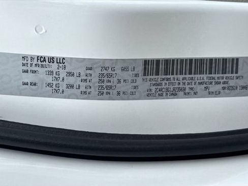 Used 2018 Chrysler Pacifica Touring-L FWD image 15