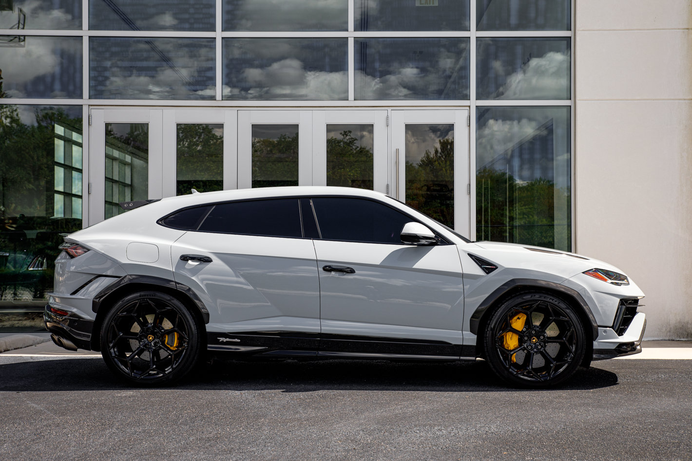 Used 2024 Lamborghini Urus Performante AWD/4WD image 16