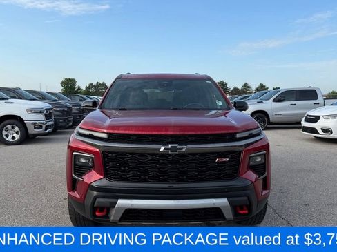 Used 2024 Chevrolet Traverse Z71 w/ Enhanced Driving Package AWD/4WD image 2