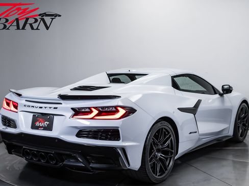 Used 2024 Chevrolet Corvette Z06 RWD image 13