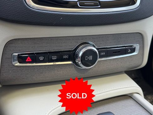 Certified 2025 Volvo XC90 T8 Plus AWD/4WD image 18