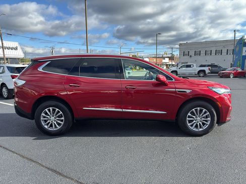 Used 2024 Buick Enclave Premium image 2
