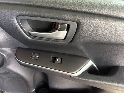 Used 2015 Toyota Camry SE FWD image 17