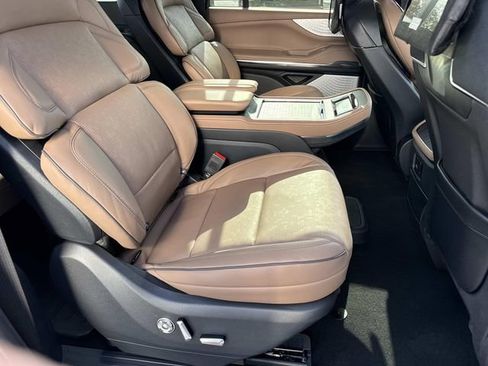 New 2026 Lincoln Navigator L Black Label AWD/4WD image 10