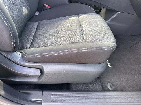 Used 2025 Nissan Rogue SV image 11