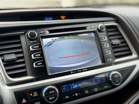 Used 2018 Toyota Highlander XLE AWD/4WD image 20