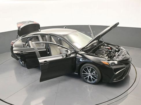 Used 2024 Toyota Camry SE image 59