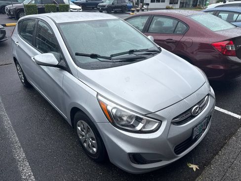 Used 2016 Hyundai Accent SE FWD image 2
