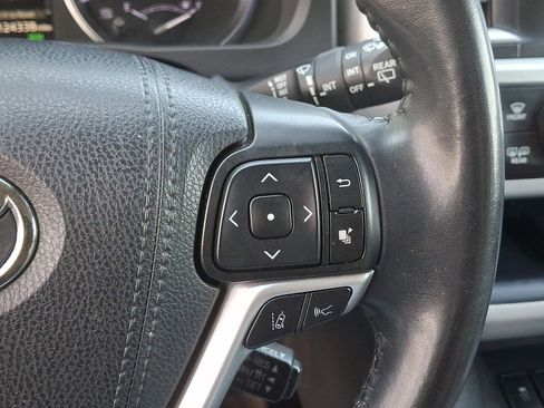 Used 2019 Toyota Highlander XLE AWD/4WD image 24