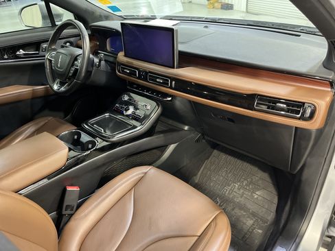 Used 2022 Lincoln Nautilus Reserve image 14