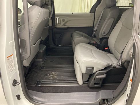 Used 2023 Toyota Sienna Limited AWD/4WD image 14