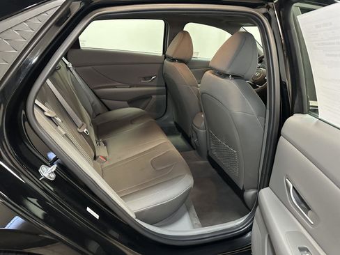 Used 2025 Hyundai Elantra SEL FWD image 31