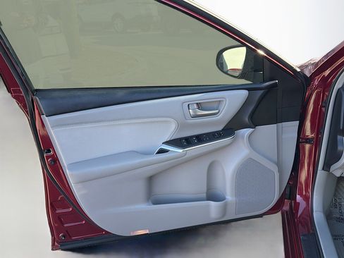 Used 2017 Toyota Camry XLE w/ Moonroof Package image 20