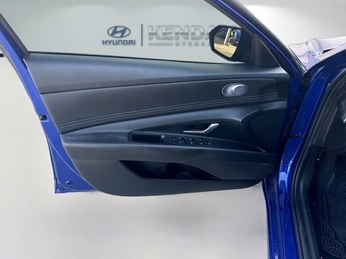Used 2023 Hyundai Elantra Limited FWD image 17
