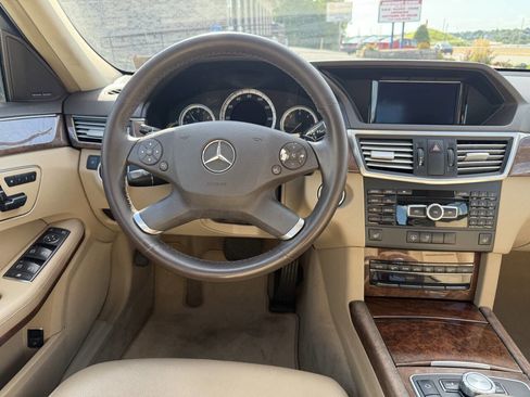 Used 2013 Mercedes-Benz E 350 BlueTEC Sedan image 24