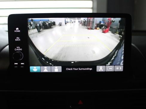 Used 2024 Honda Pilot Touring image 16