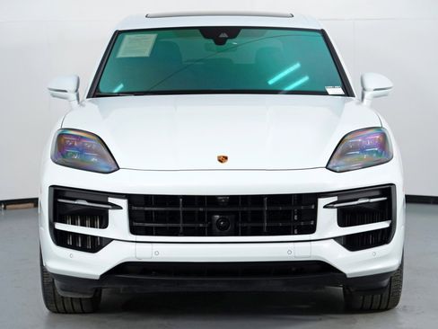 Used 2024 Porsche Cayenne S w/ Premium Package Plus image 48