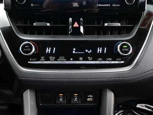 Used 2022 Toyota Corolla Cross XLE image 21