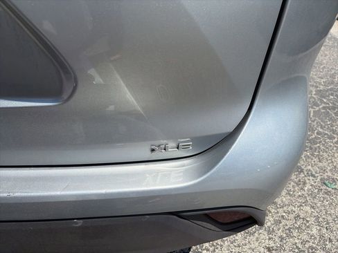 Used 2023 Toyota Highlander XLE image 5