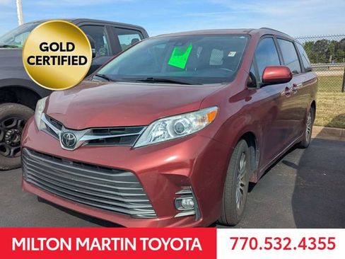 Used 2020 Toyota Sienna XLE w/ XLE Navigation Package image 5