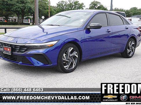 Used 2025 Hyundai Elantra Sport FWD image 3
