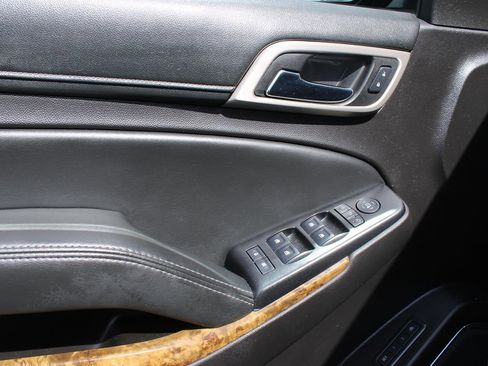 Used 2016 GMC Yukon XL Denali image 8