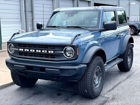 Used 2025 Ford Bronco 2-Door w/ Sasquatch Package AWD/4WD image 2