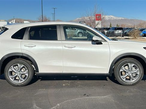 New 2026 Honda HR-V LX image 2