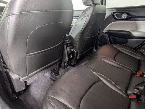 Certified 2025 Jeep Compass Limited image 25