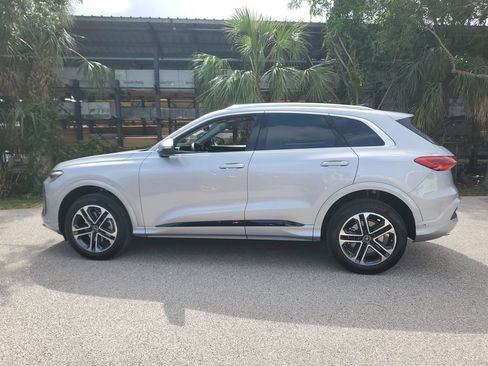 Certified 2025 Audi Q5 Premium Plus w/ Premium Plus AWD/4WD image 8