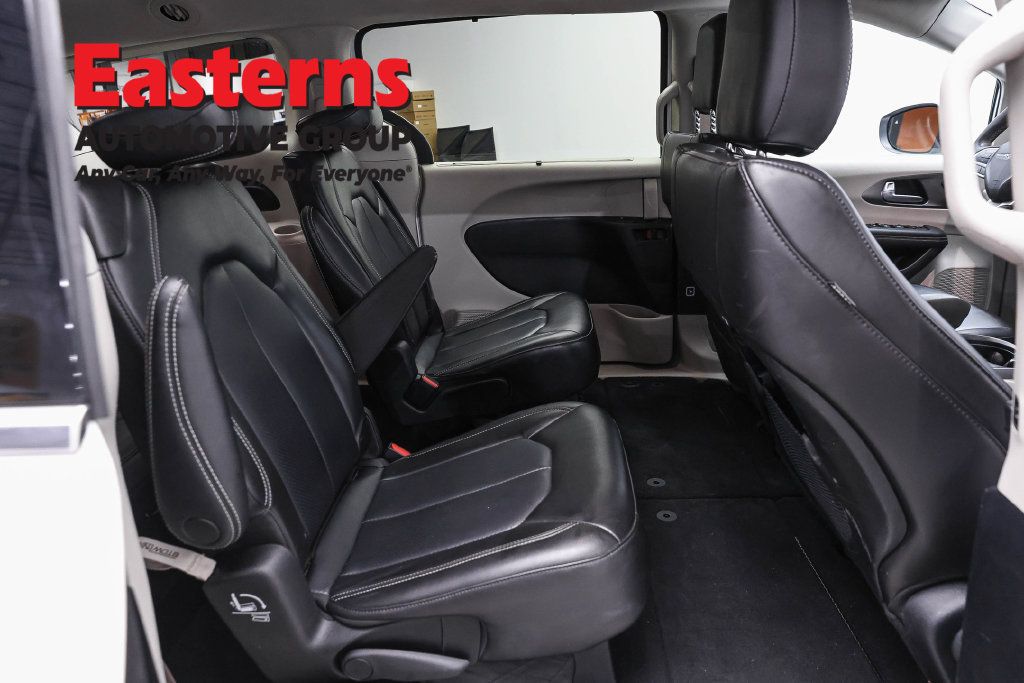 Used 2023 Chrysler Pacifica Touring-L FWD image 26