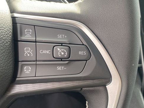 New 2025 Jeep Grand Cherokee Altitude image 18