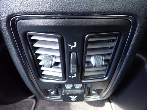 Used 2017 Jeep Grand Cherokee Limited image 18