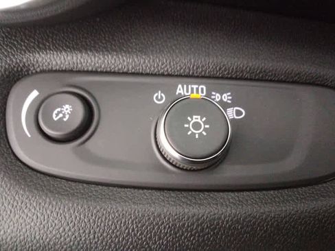 Used 2024 Chevrolet Trax RS w/ Sunroof Package image 41