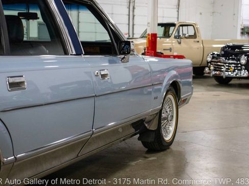 Used 1986 Lincoln Town Car image 23