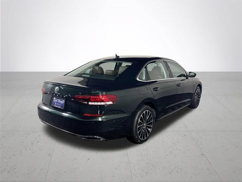 Used 2022 Volkswagen Passat 2.0T FWD image 6