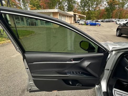 Used 2018 Toyota Camry SE image 26