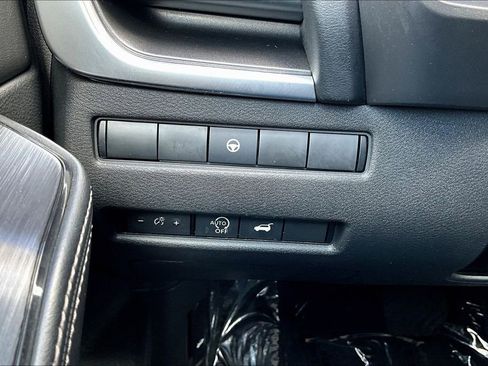 Used 2024 Nissan Rogue SV AWD/4WD image 15
