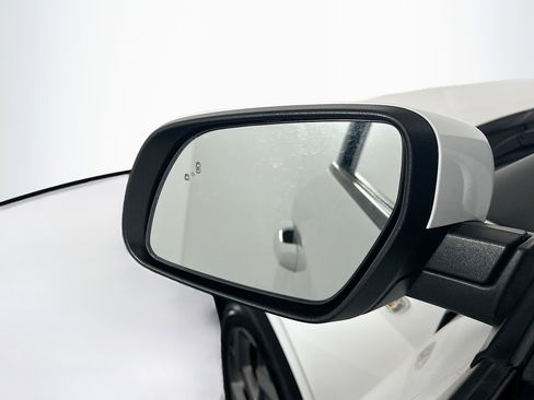 Used 2023 Hyundai Venue SEL image 16