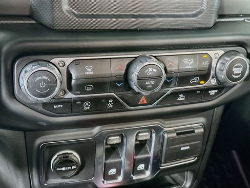 Used 2021 Jeep Wrangler Sport AWD/4WD image 22