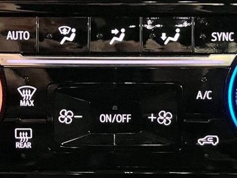 Used 2022 Chevrolet Silverado 1500 ZR2 w/ Technology Package AWD/4WD image 35