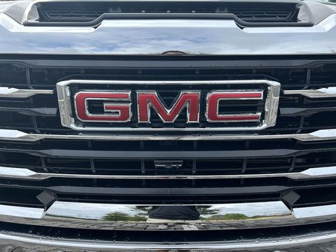 New 2025 GMC Sierra 2500 SLE w/ SLE Value Package; image 30